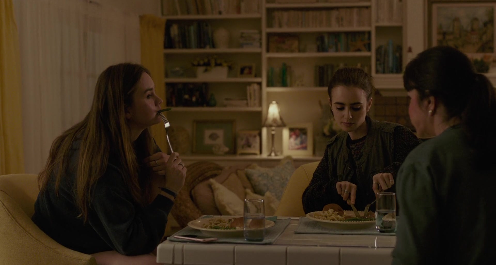 To_The_Bone_2017_1080p_BluRay_x264-5BYTS_LT5D_0131.jpg