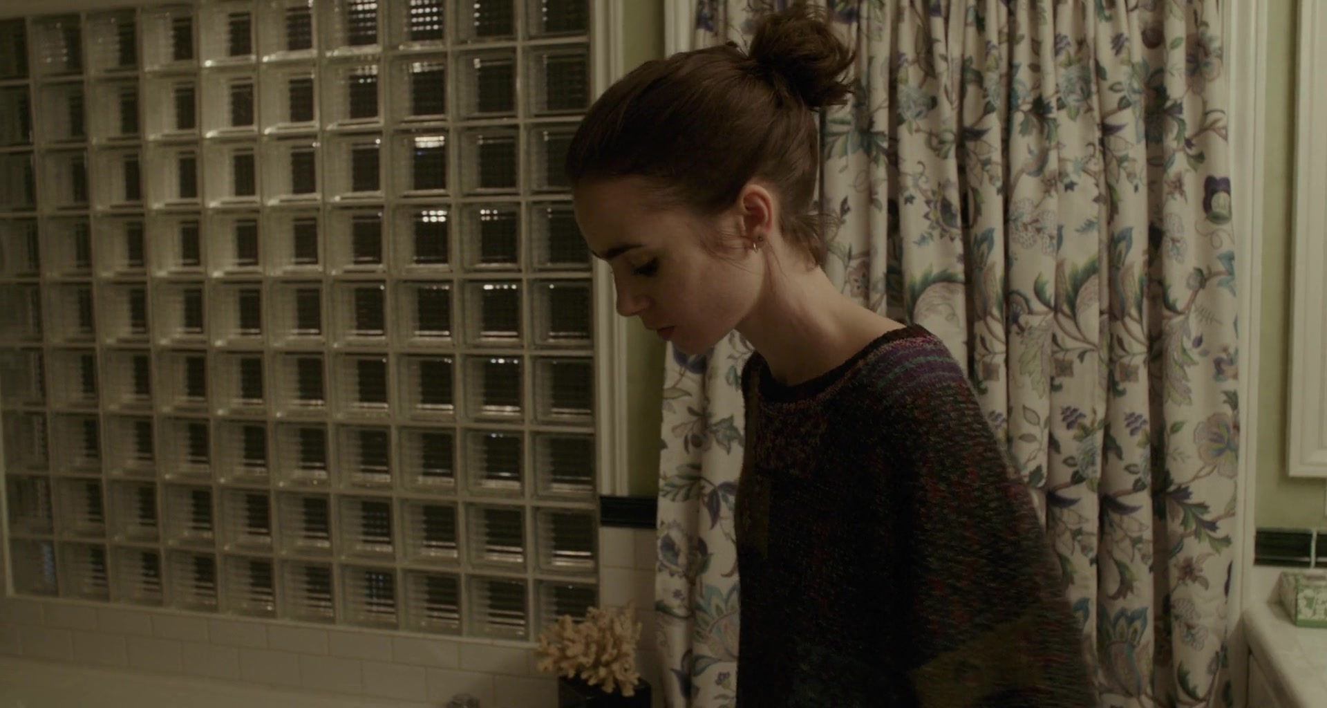 To_The_Bone_2017_1080p_BluRay_x264-5BYTS_LT5D_0166.jpg