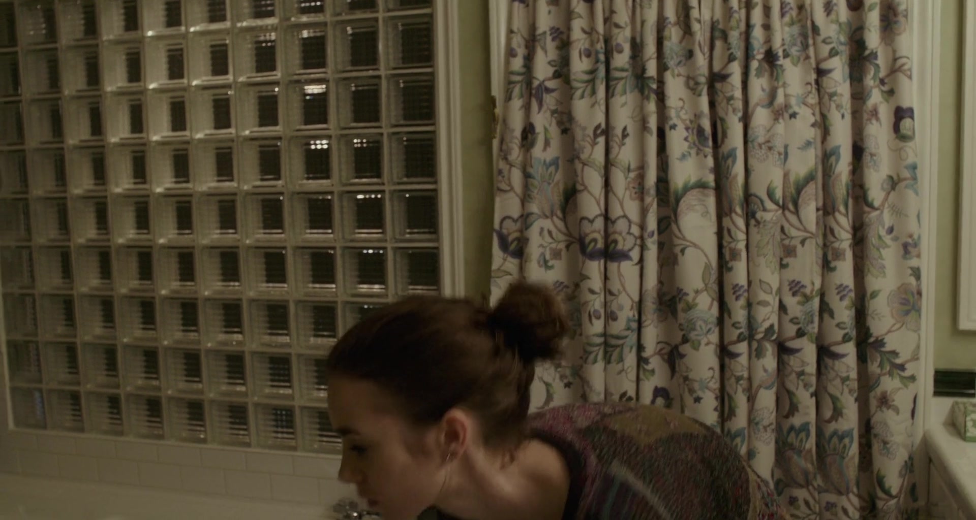 To_The_Bone_2017_1080p_BluRay_x264-5BYTS_LT5D_0167.jpg