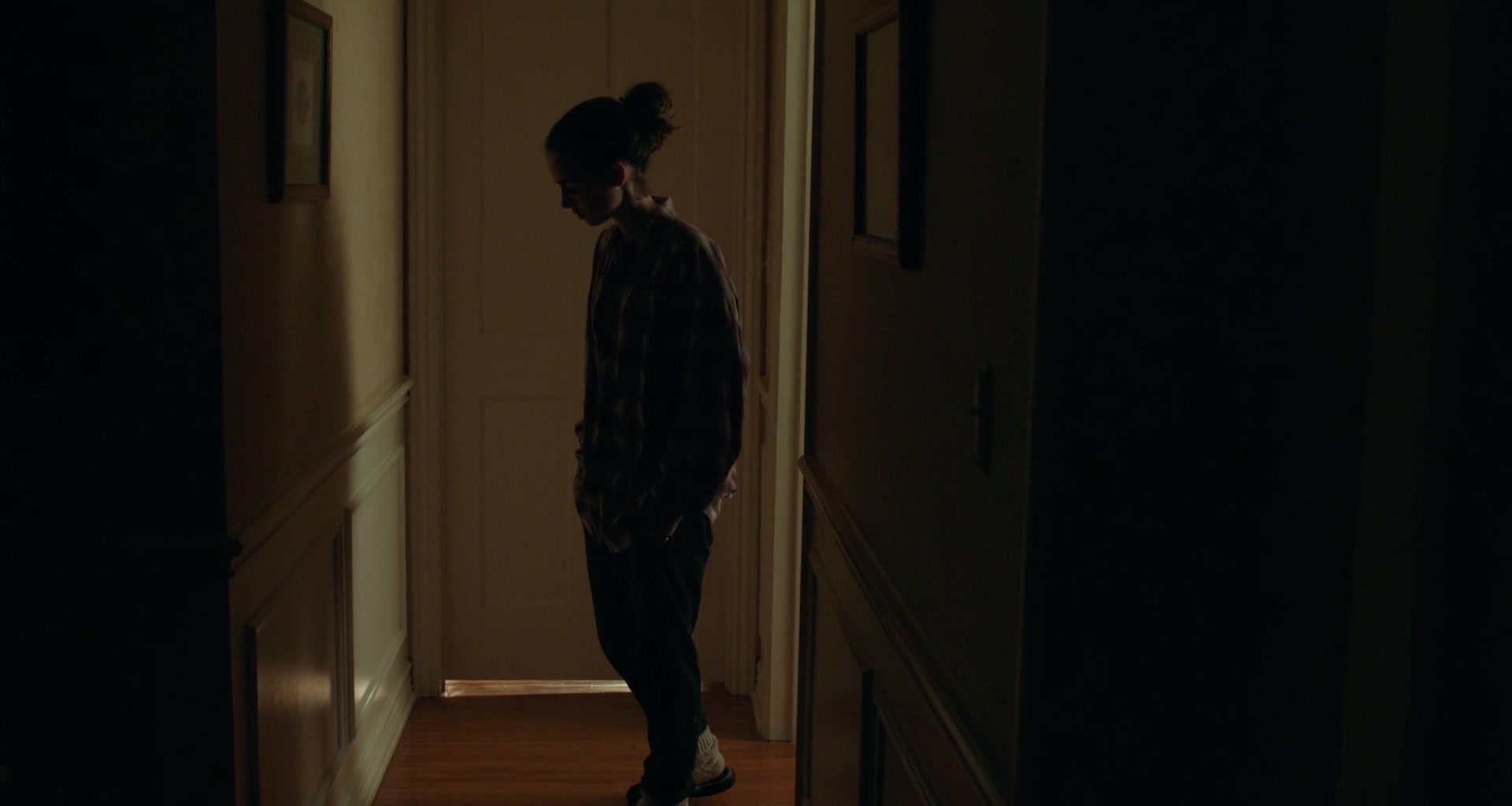 To_The_Bone_2017_1080p_BluRay_x264-5BYTS_LT5D_0205.jpg
