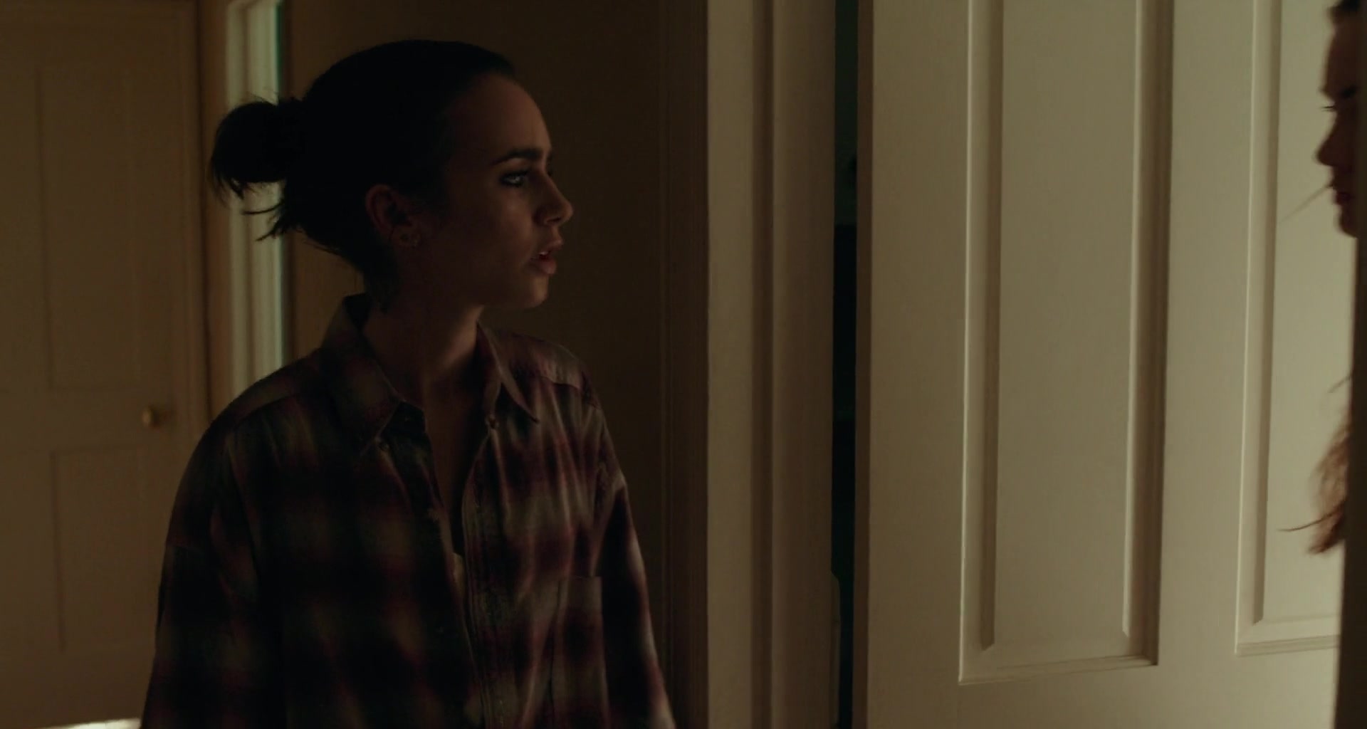 To_The_Bone_2017_1080p_BluRay_x264-5BYTS_LT5D_0215.jpg