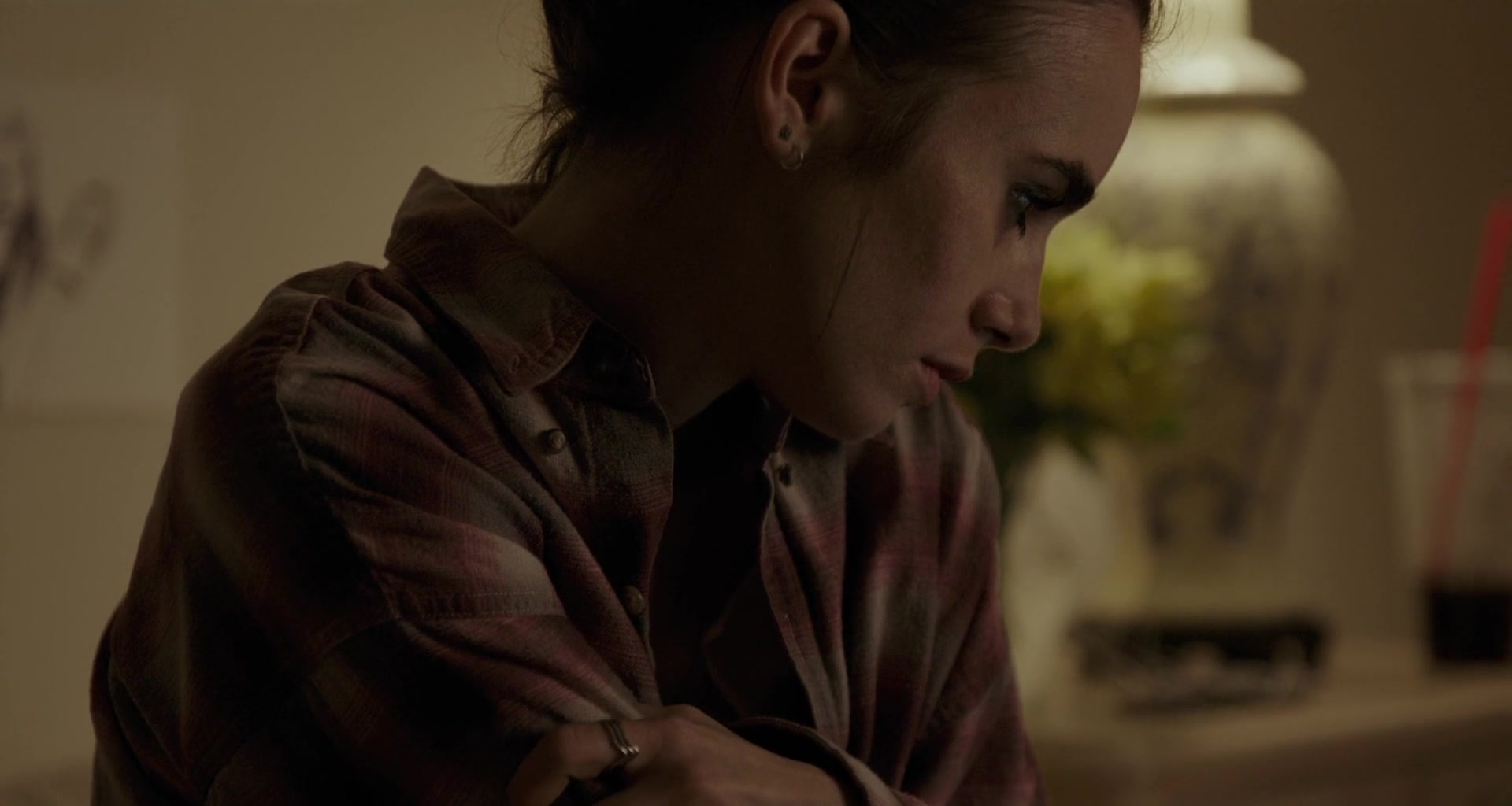 To_The_Bone_2017_1080p_BluRay_x264-5BYTS_LT5D_0289.jpg