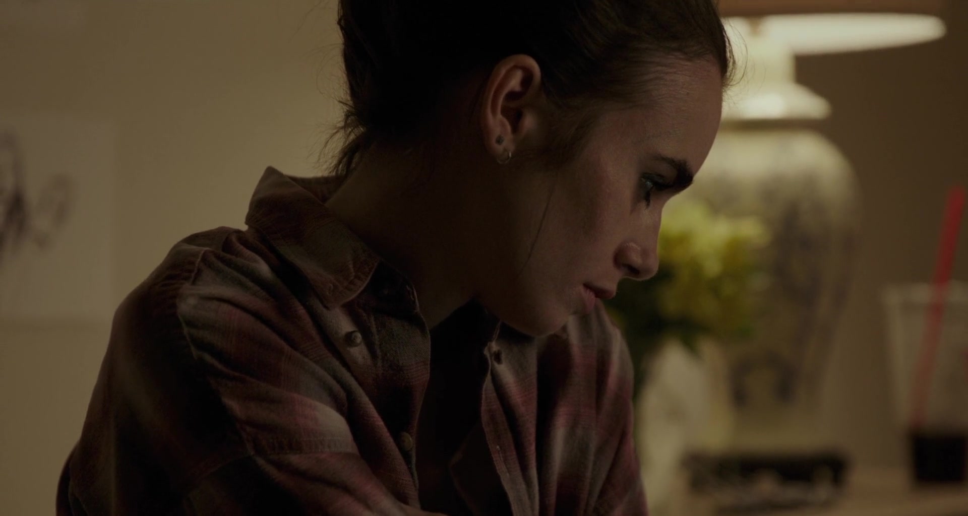 To_The_Bone_2017_1080p_BluRay_x264-5BYTS_LT5D_0290.jpg