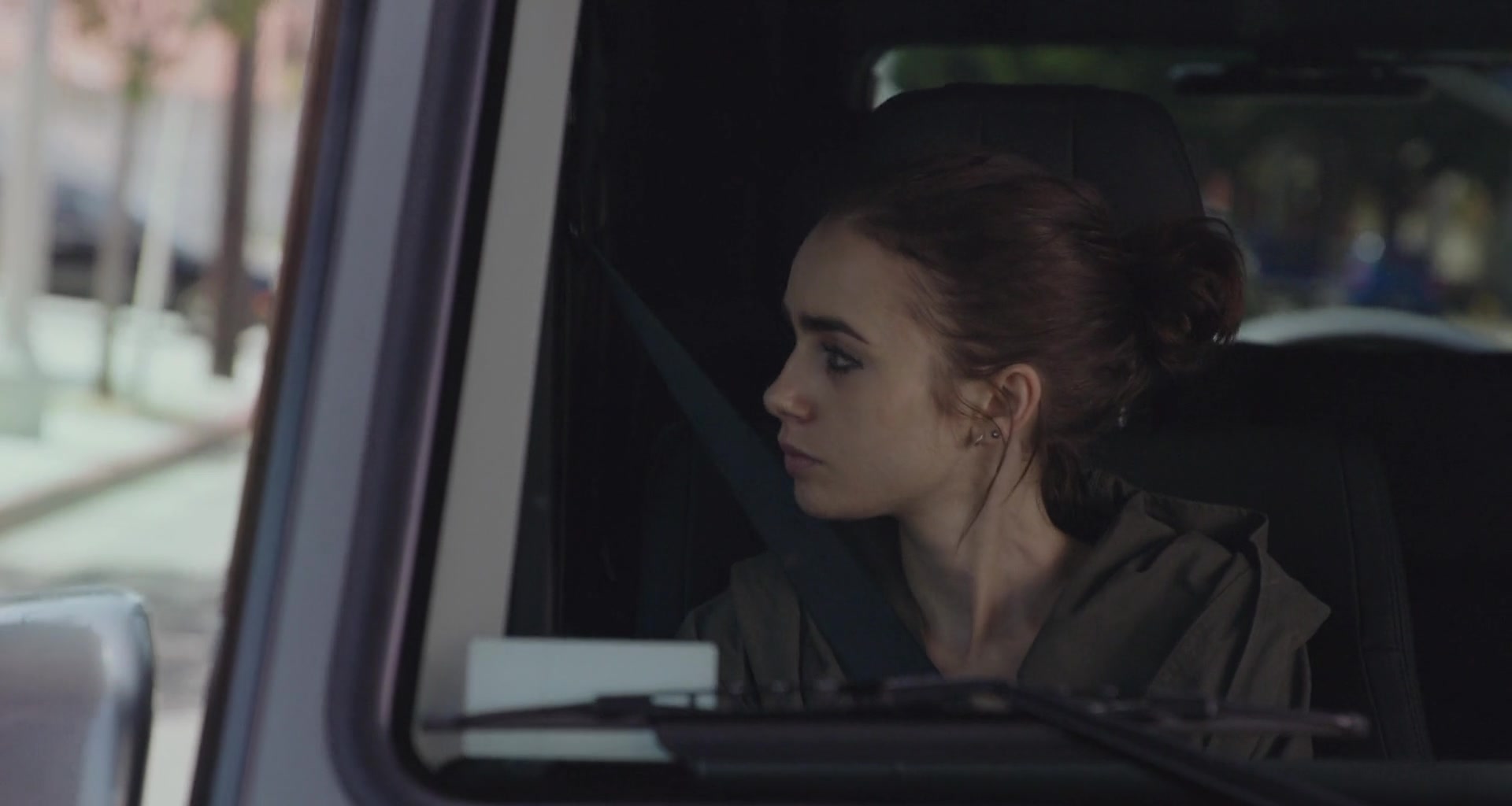 To_The_Bone_2017_1080p_BluRay_x264-5BYTS_LT5D_0303.jpg
