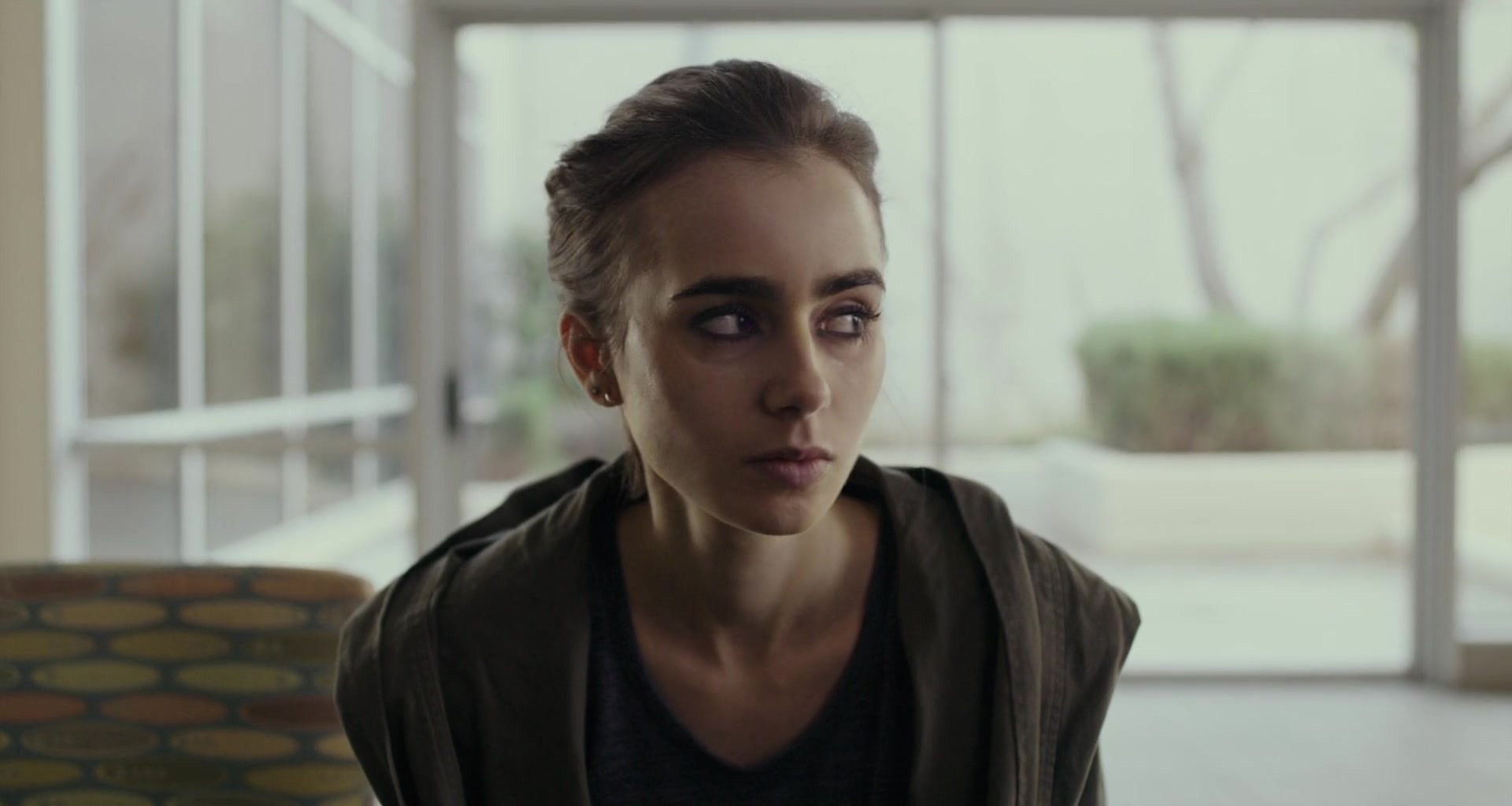 To_The_Bone_2017_1080p_BluRay_x264-5BYTS_LT5D_0317.jpg