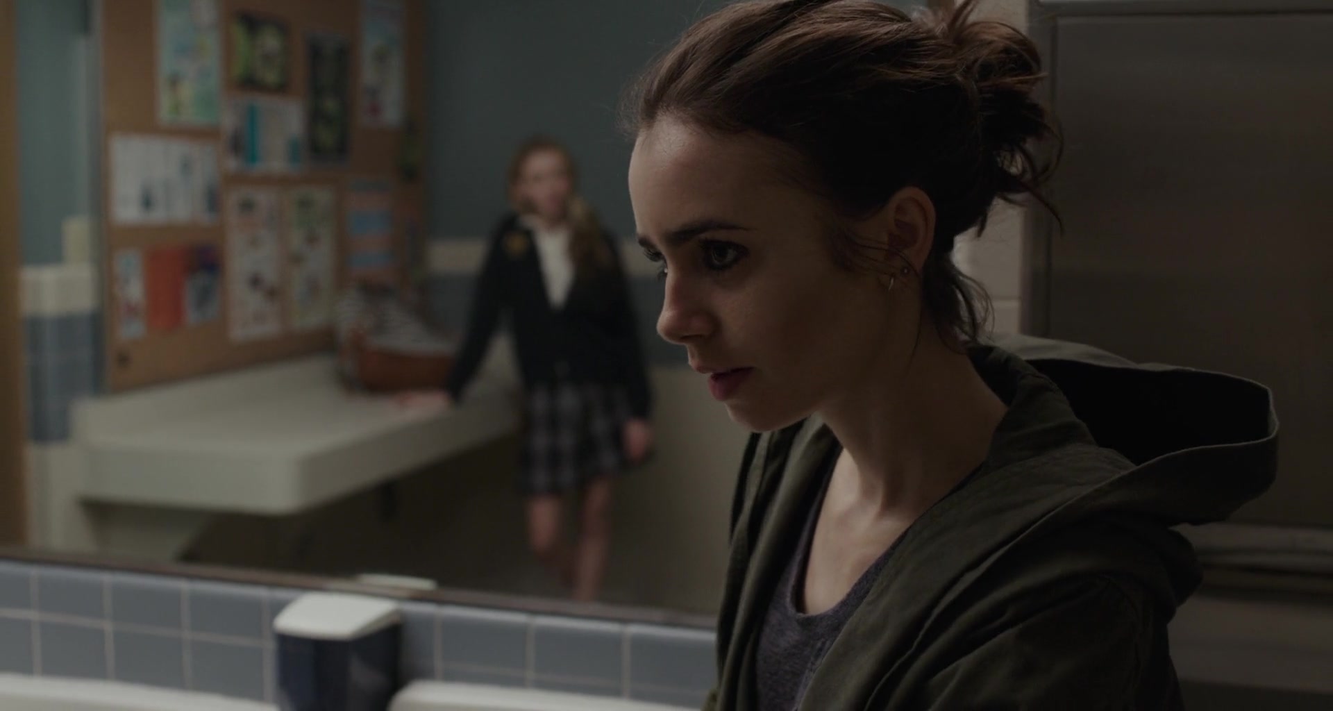 To_The_Bone_2017_1080p_BluRay_x264-5BYTS_LT5D_0335.jpg