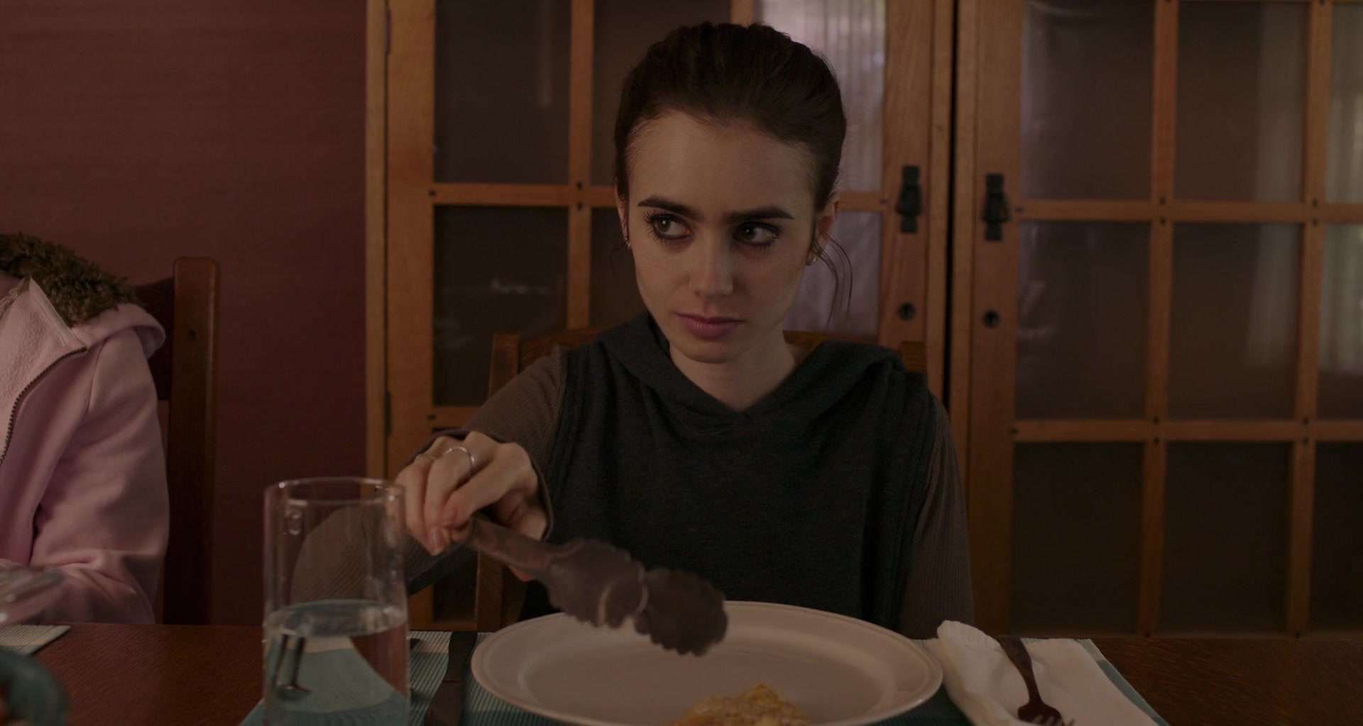To_The_Bone_2017_1080p_BluRay_x264-5BYTS_LT5D_0787.jpg
