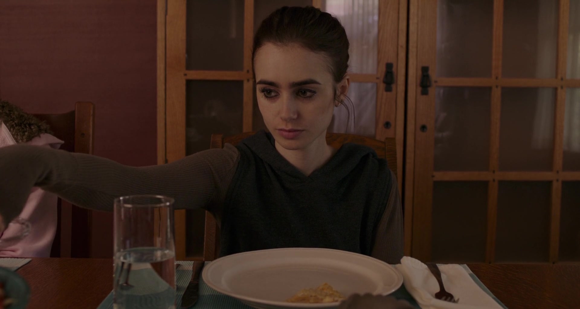 To_The_Bone_2017_1080p_BluRay_x264-5BYTS_LT5D_0798.jpg