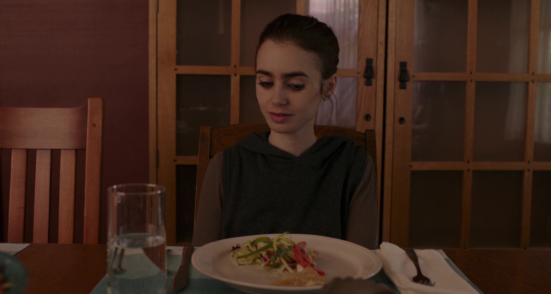 To_The_Bone_2017_1080p_BluRay_x264-5BYTS_LT5D_0821.jpg
