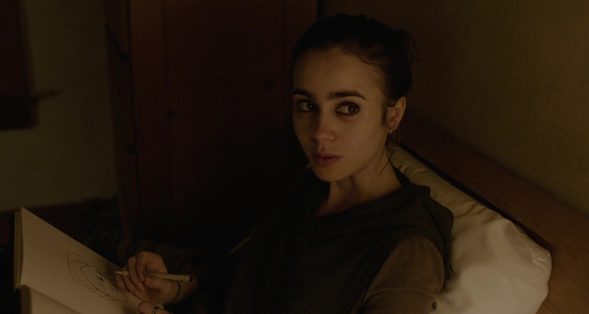 To_The_Bone_2017_1080p_BluRay_x264-5BYTS_LT5D_0879.jpg