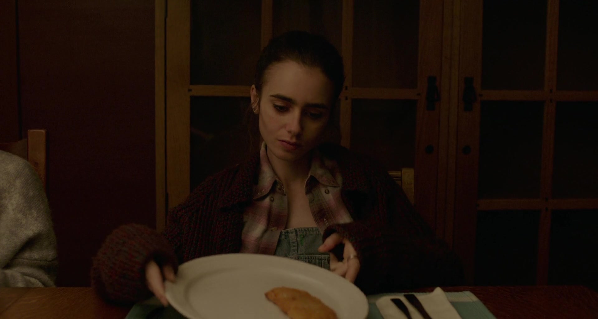 To_The_Bone_2017_1080p_BluRay_x264-5BYTS_LT5D_1167.jpg