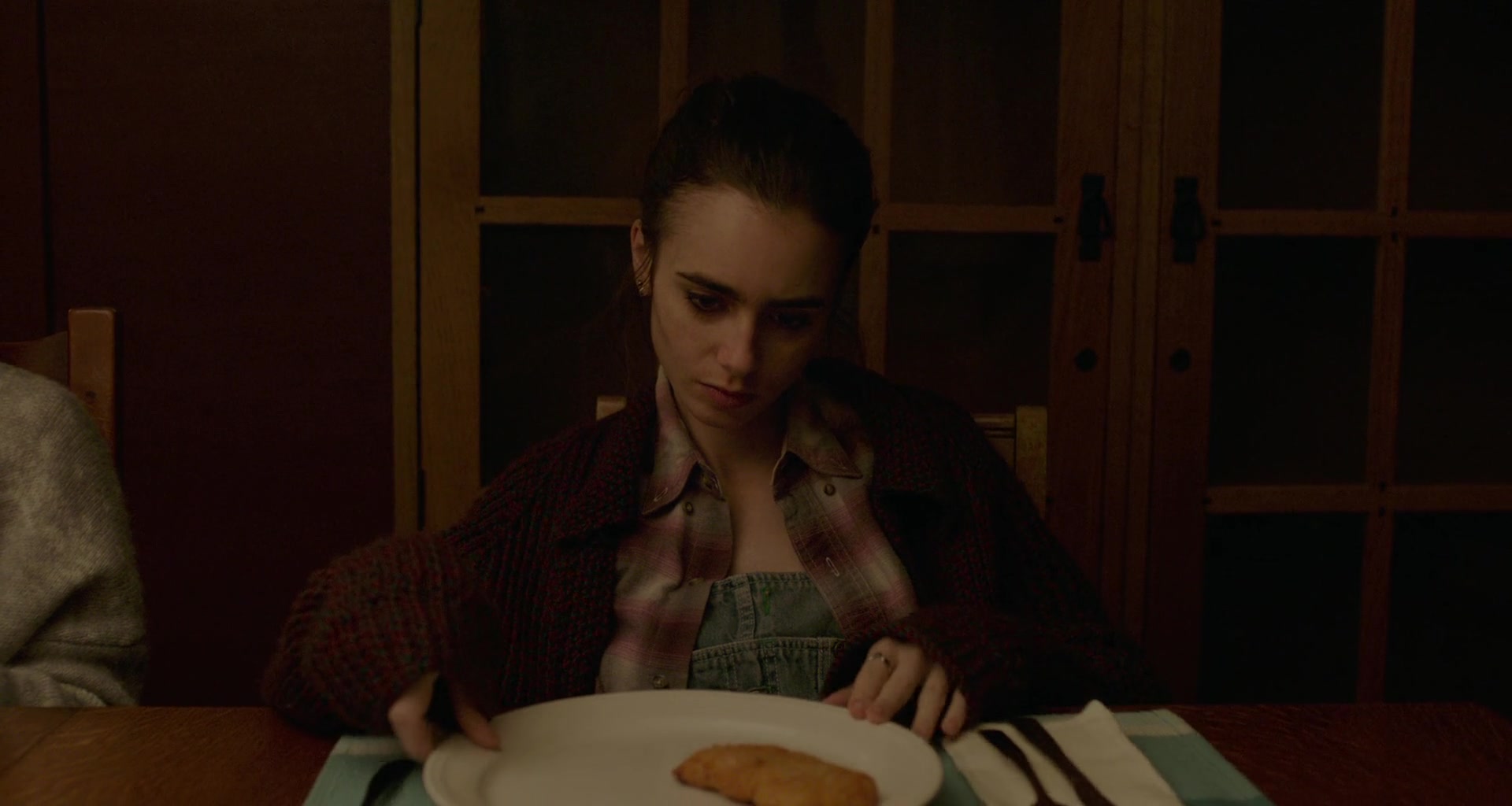 To_The_Bone_2017_1080p_BluRay_x264-5BYTS_LT5D_1168.jpg