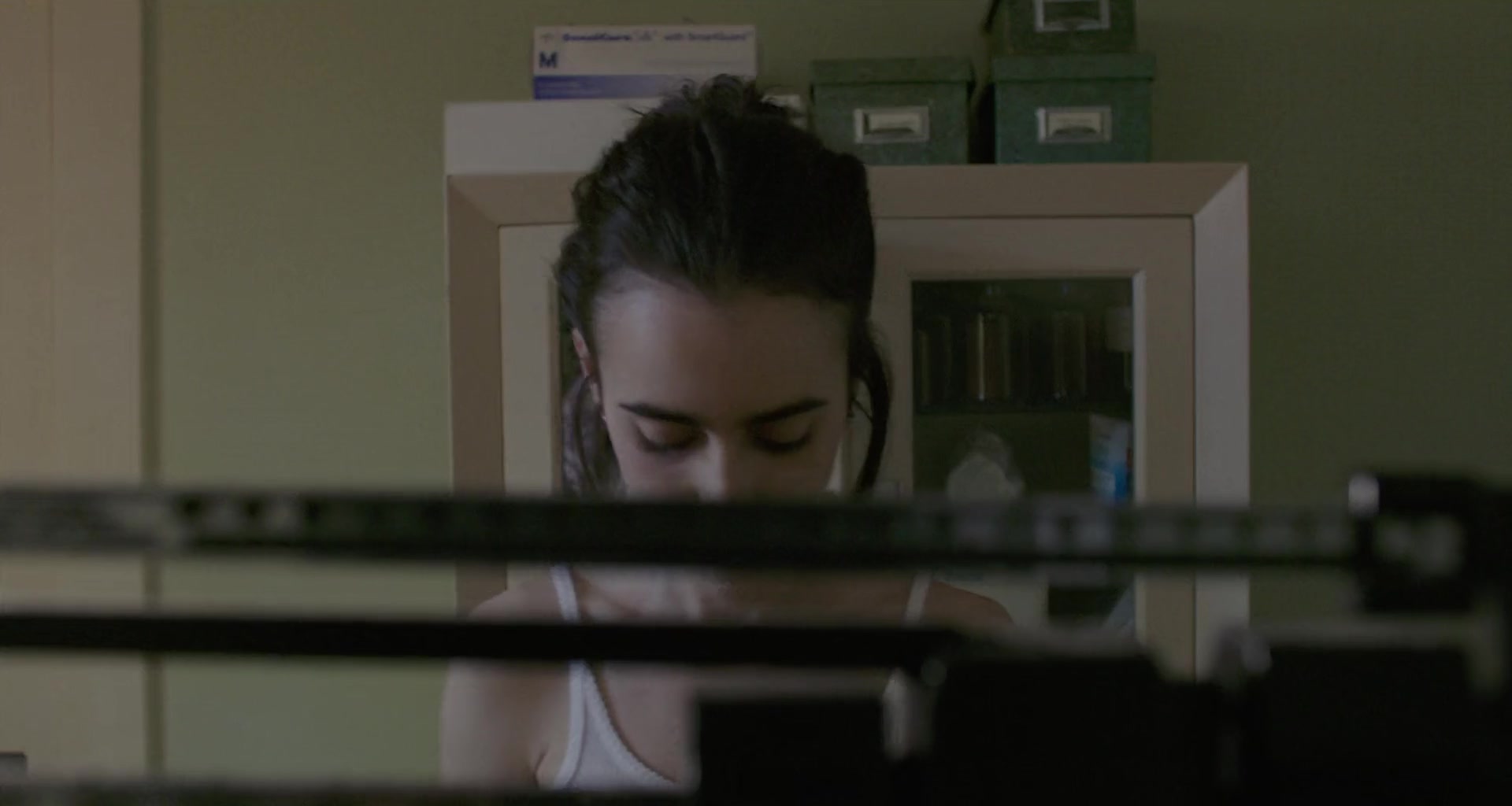 To_The_Bone_2017_1080p_BluRay_x264-5BYTS_LT5D_1384.jpg