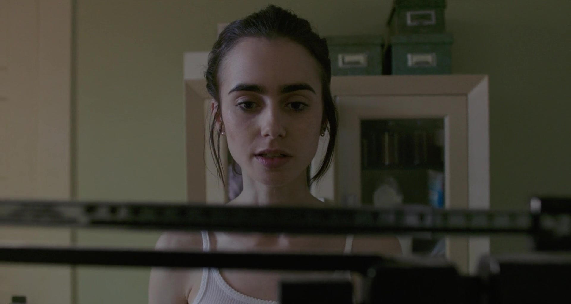 To_The_Bone_2017_1080p_BluRay_x264-5BYTS_LT5D_1385.jpg