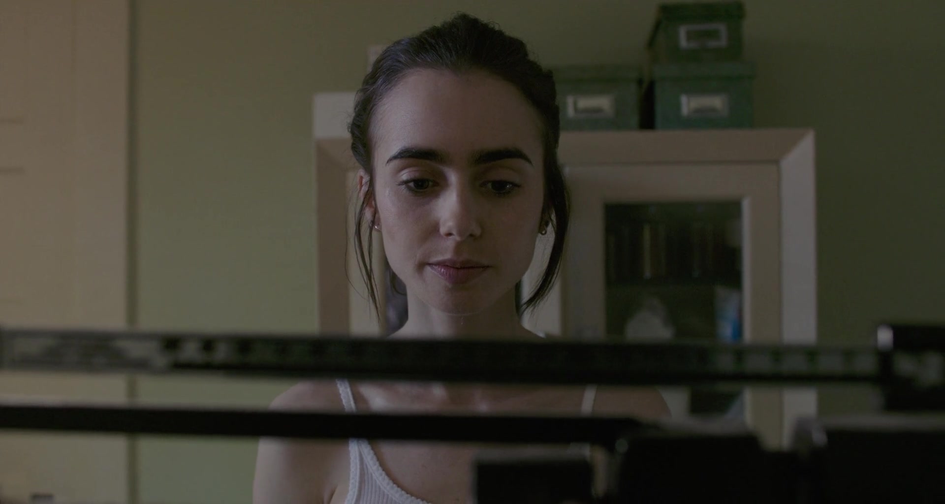 To_The_Bone_2017_1080p_BluRay_x264-5BYTS_LT5D_1386.jpg