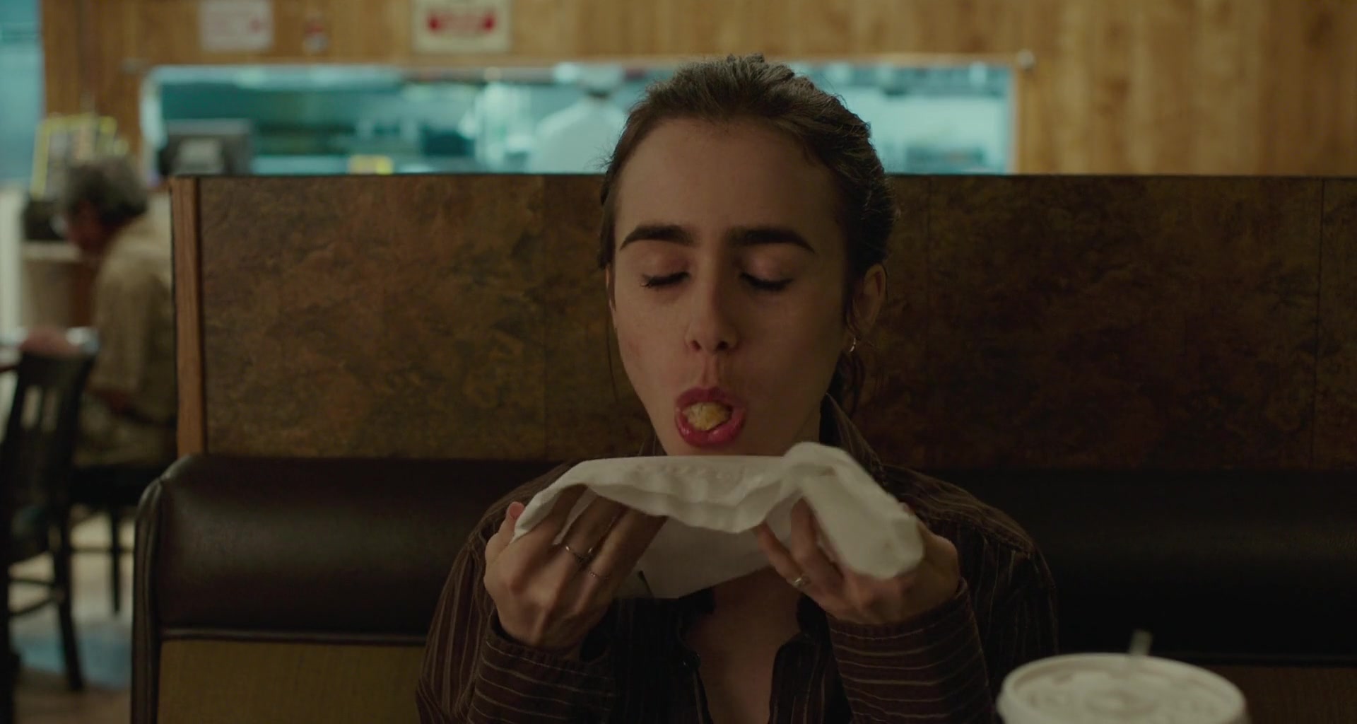 To_The_Bone_2017_1080p_BluRay_x264-5BYTS_LT5D_1681.jpg