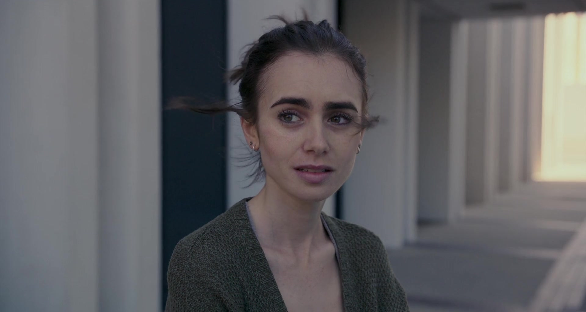 To_The_Bone_2017_1080p_BluRay_x264-5BYTS_LT5D_1854.jpg