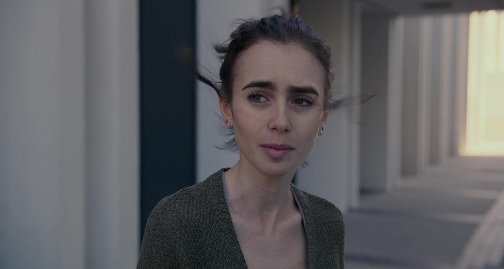 To_The_Bone_2017_1080p_BluRay_x264-5BYTS_LT5D_1858.jpg