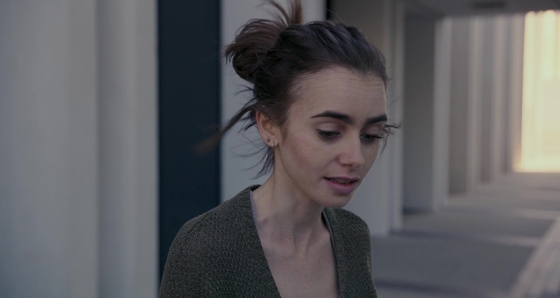 To_The_Bone_2017_1080p_BluRay_x264-5BYTS_LT5D_1861.jpg