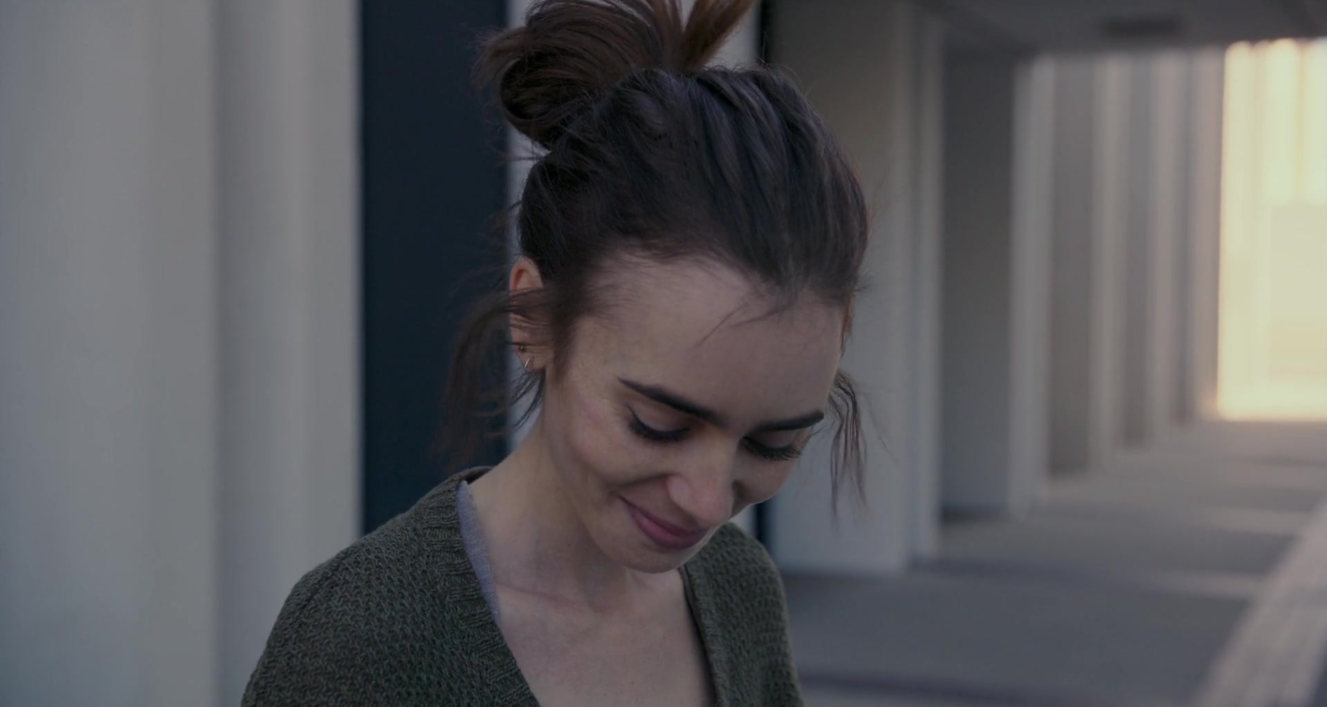 To_The_Bone_2017_1080p_BluRay_x264-5BYTS_LT5D_1873.jpg