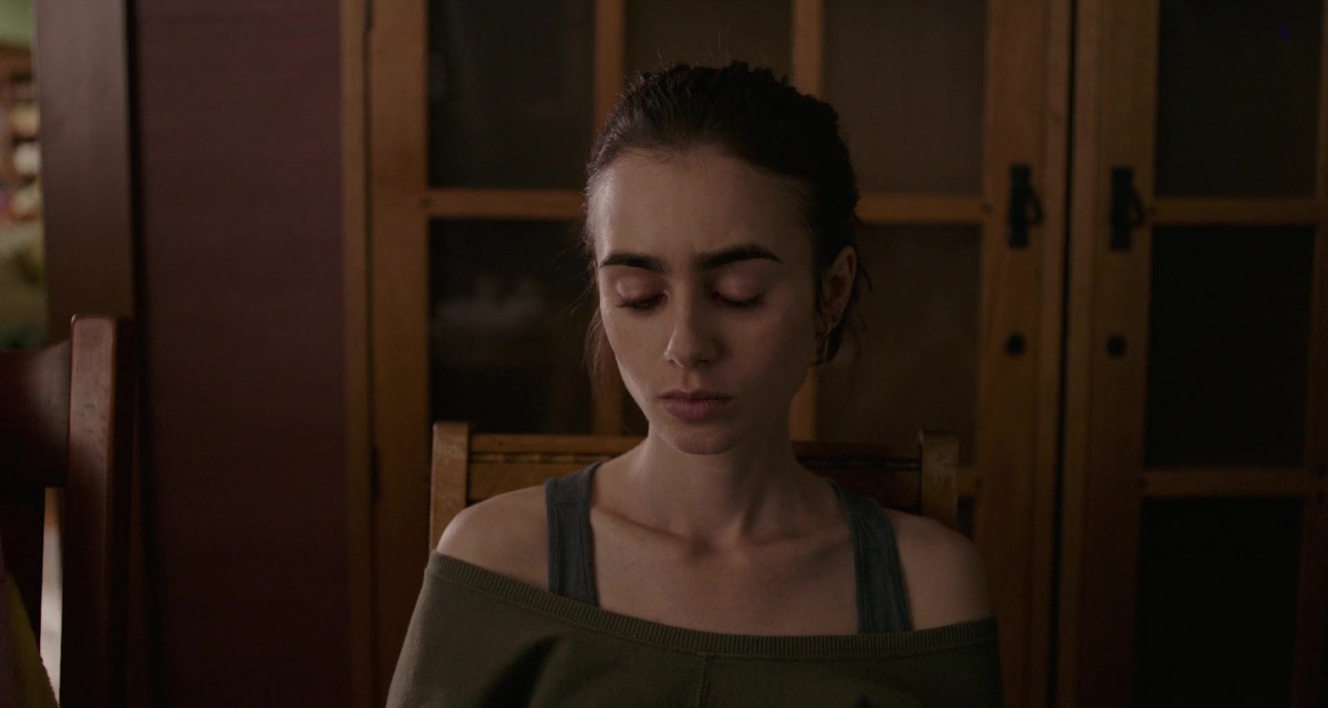 To_The_Bone_2017_1080p_BluRay_x264-5BYTS_LT5D_2140.jpg