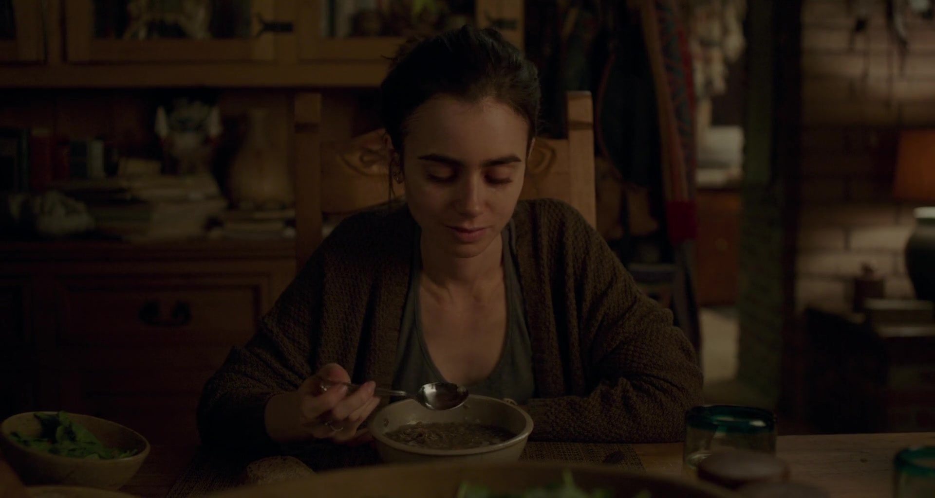 To_The_Bone_2017_1080p_BluRay_x264-5BYTS_LT5D_2434.jpg
