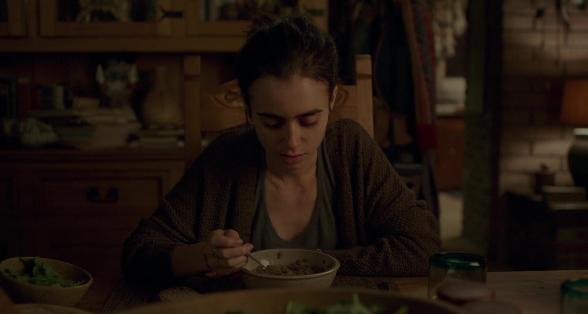 To_The_Bone_2017_1080p_BluRay_x264-5BYTS_LT5D_2438.jpg