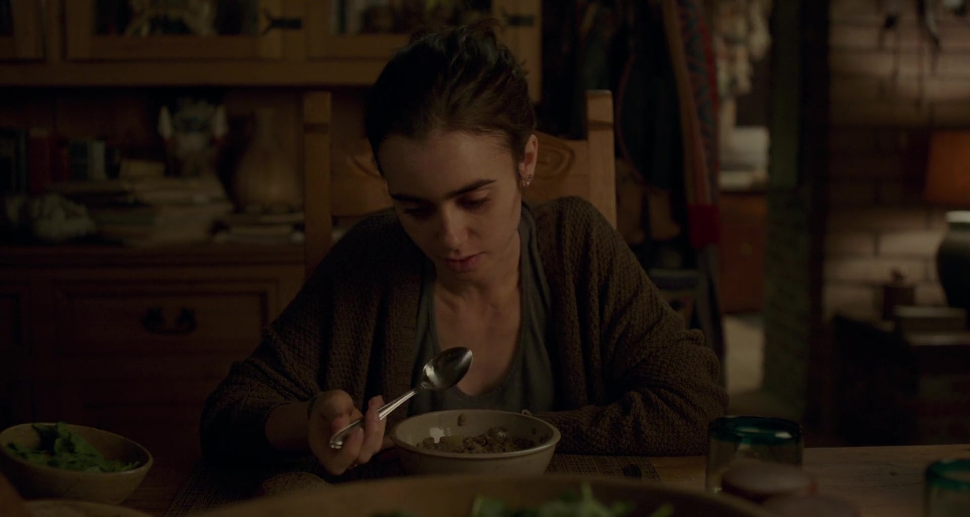 To_The_Bone_2017_1080p_BluRay_x264-5BYTS_LT5D_2439.jpg