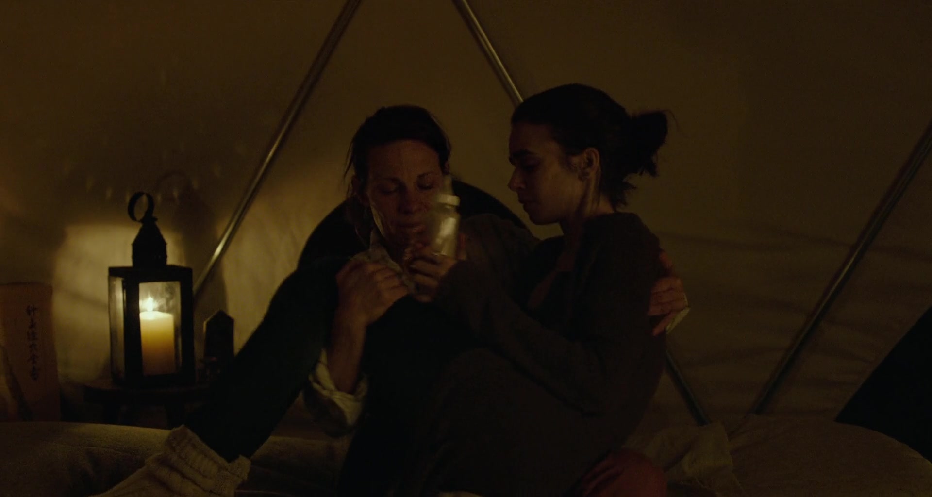 To_The_Bone_2017_1080p_BluRay_x264-5BYTS_LT5D_2577.jpg