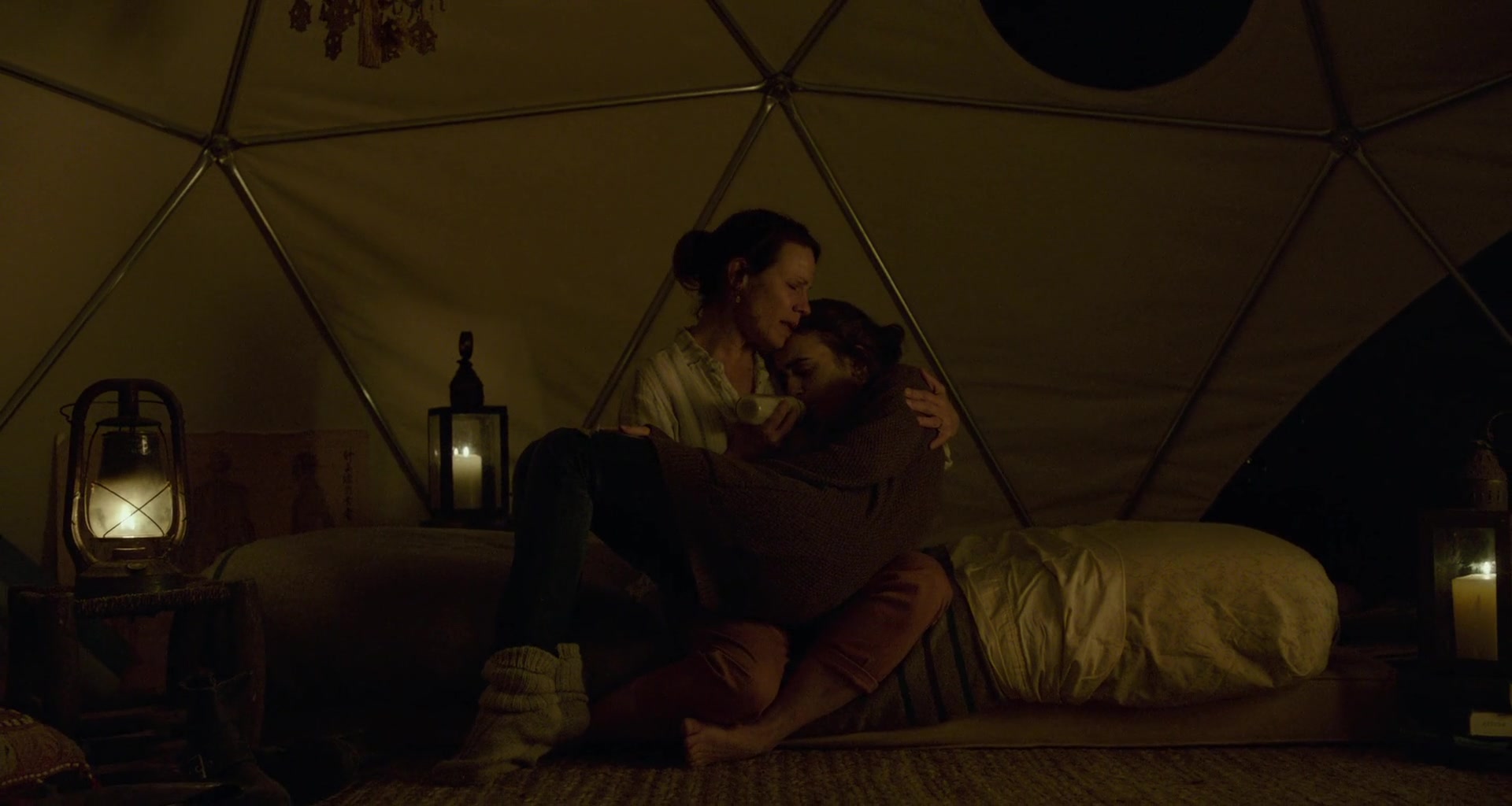 To_The_Bone_2017_1080p_BluRay_x264-5BYTS_LT5D_2599.jpg