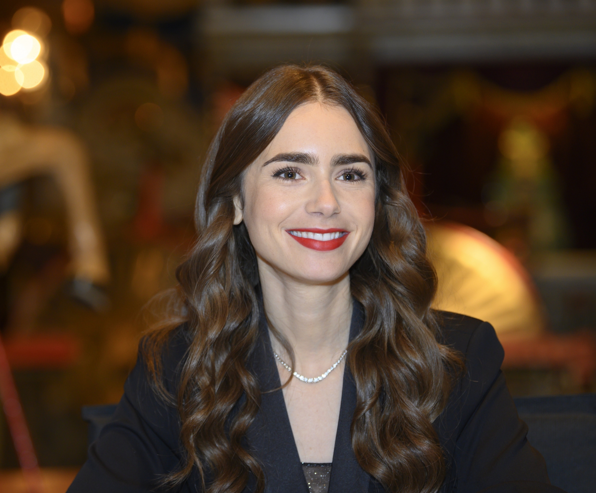 emilyinparisset_28129.jpg