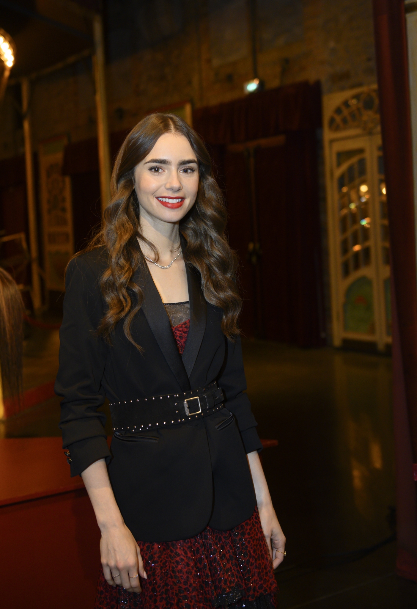 emilyinparisset_28329.jpg