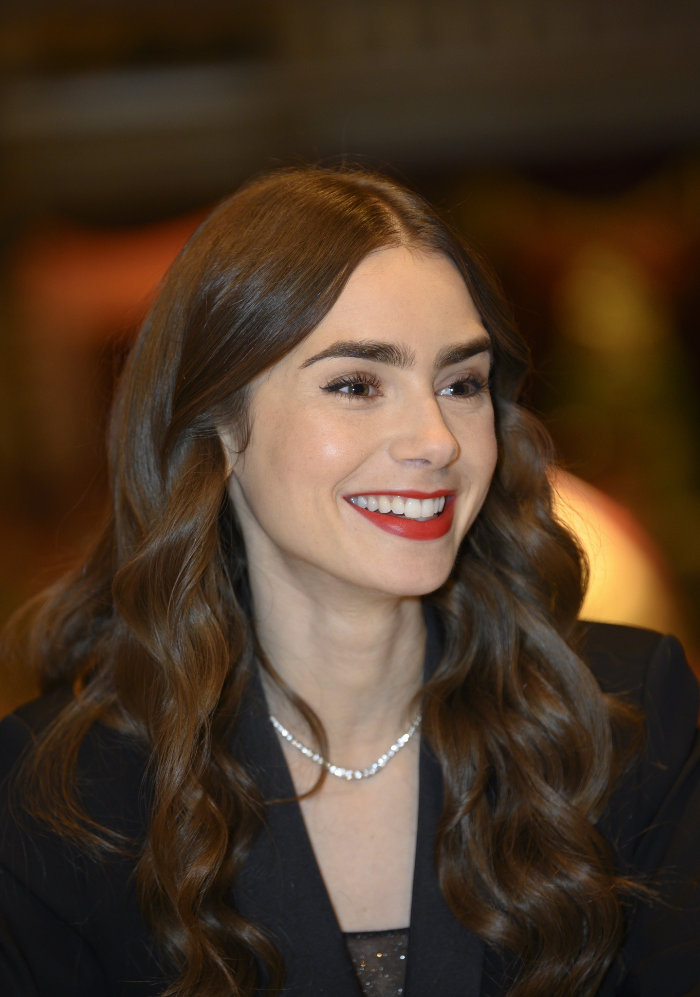 emilyinparisset_28829.jpg