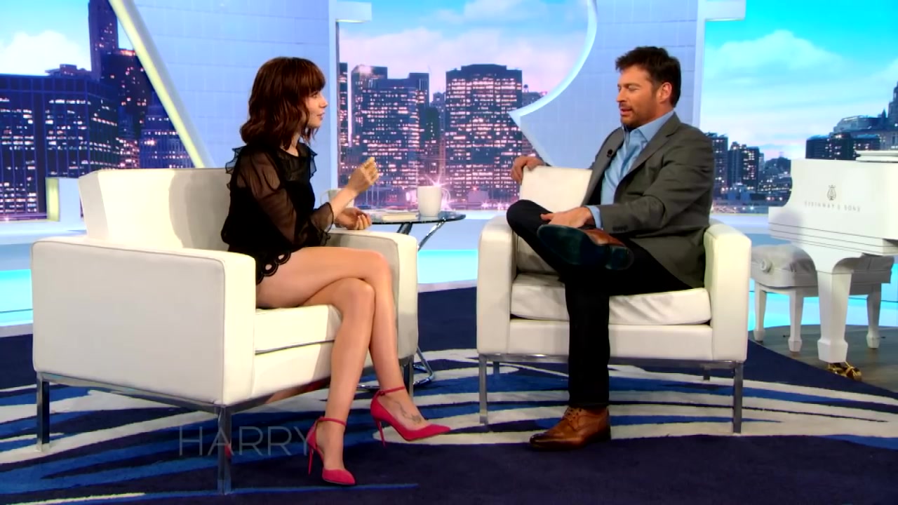 Lily_Collins27_Favorite_Phil_Collins_Song_Is____125.jpg
