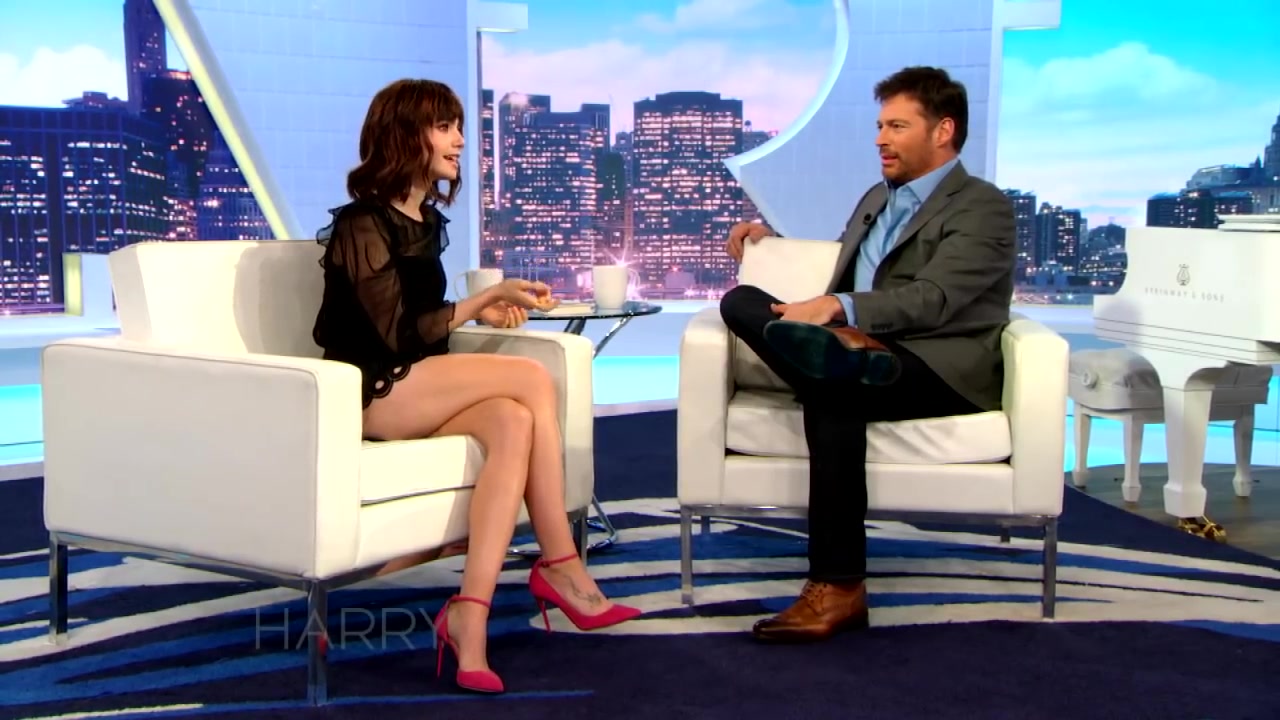 Lily_Collins27_Favorite_Phil_Collins_Song_Is____130.jpg