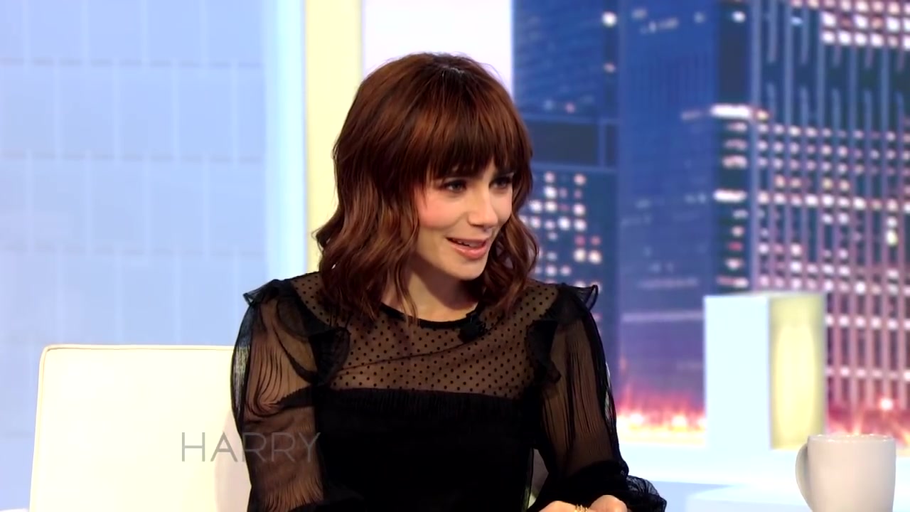 Lily_Collins27_Favorite_Phil_Collins_Song_Is____140.jpg