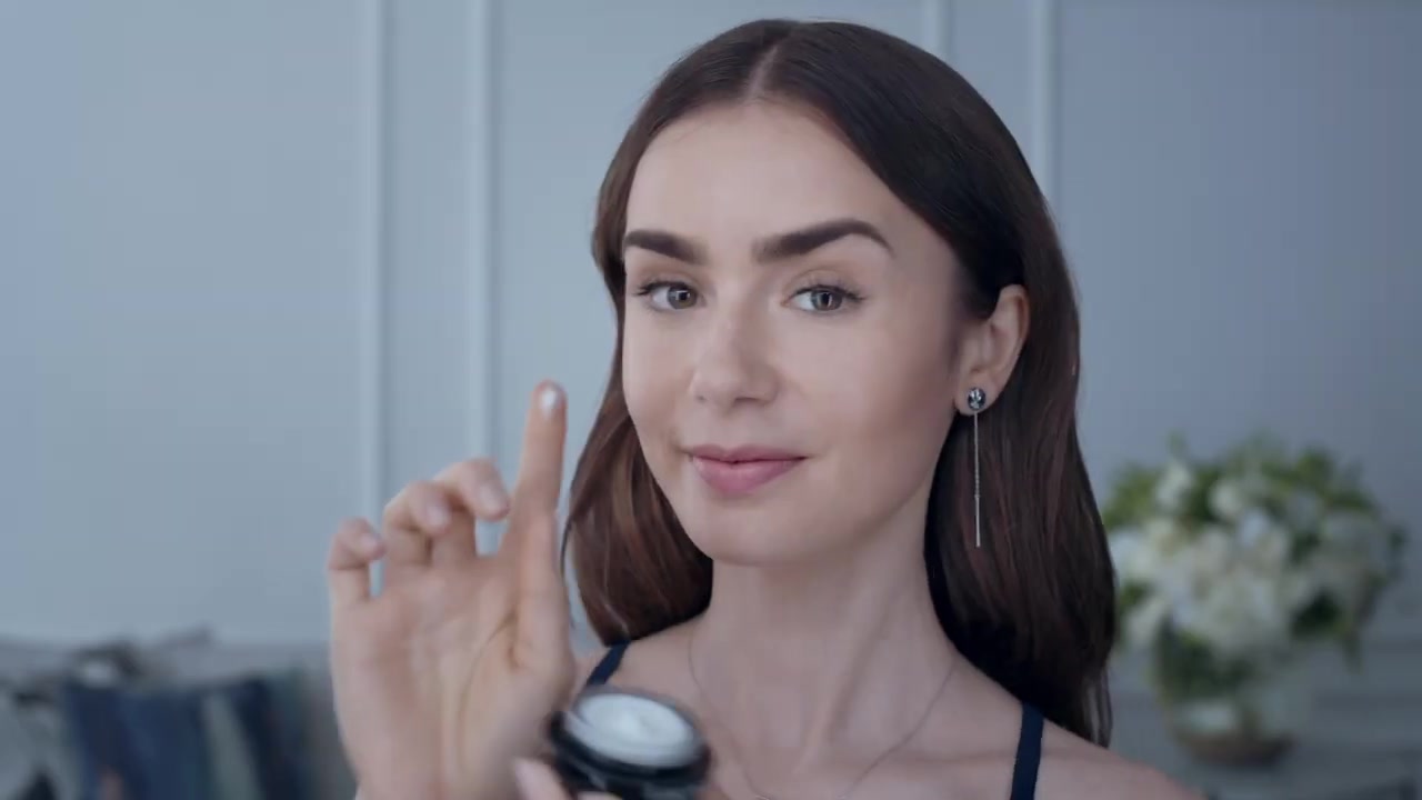 15_seconds_to_Youthful2C_Brighter_Eyes_with_Lily_Collins_-_NEW_Advanced_Genifique_Eye_Cream_019.jpg