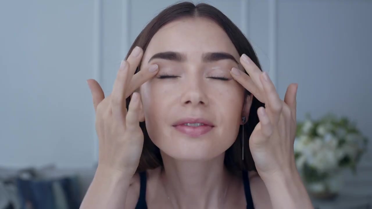 15_seconds_to_Youthful2C_Brighter_Eyes_with_Lily_Collins_-_NEW_Advanced_Genifique_Eye_Cream_046.jpg 15_seconds_to_Youthful2C_Brighter_Eyes_with_Lily_Collins_-_NEW_Advanced_Genifique_Eye_Cream_046.jpg