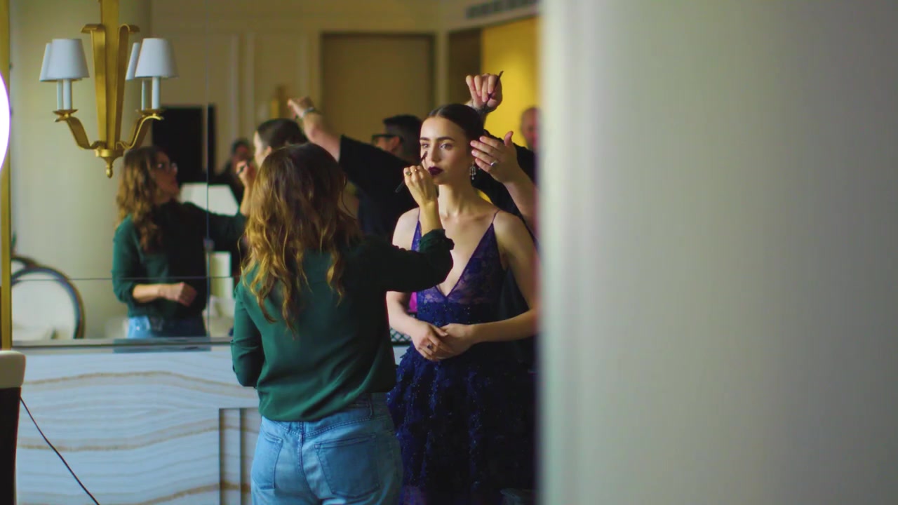 BONJOUR_LANCOME___Behind_the_scenes_with_Lily_Collins_049.jpg BONJOUR_LANCOME___Behind_the_scenes_with_Lily_Collins_049.jpg