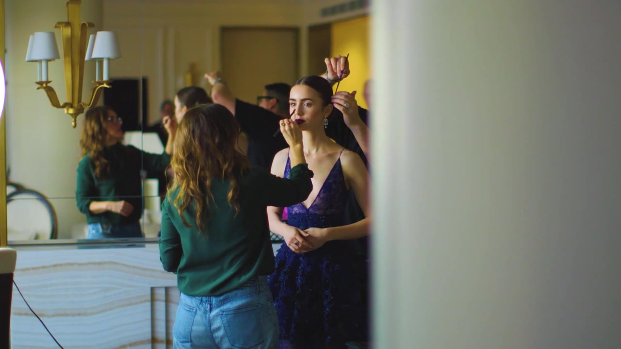 BONJOUR_LANCOME___Behind_the_scenes_with_Lily_Collins_050.jpg