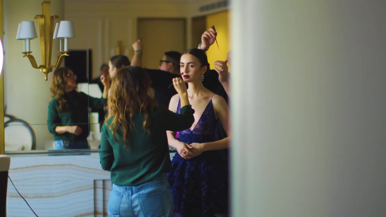 BONJOUR_LANCOME___Behind_the_scenes_with_Lily_Collins_051.jpg