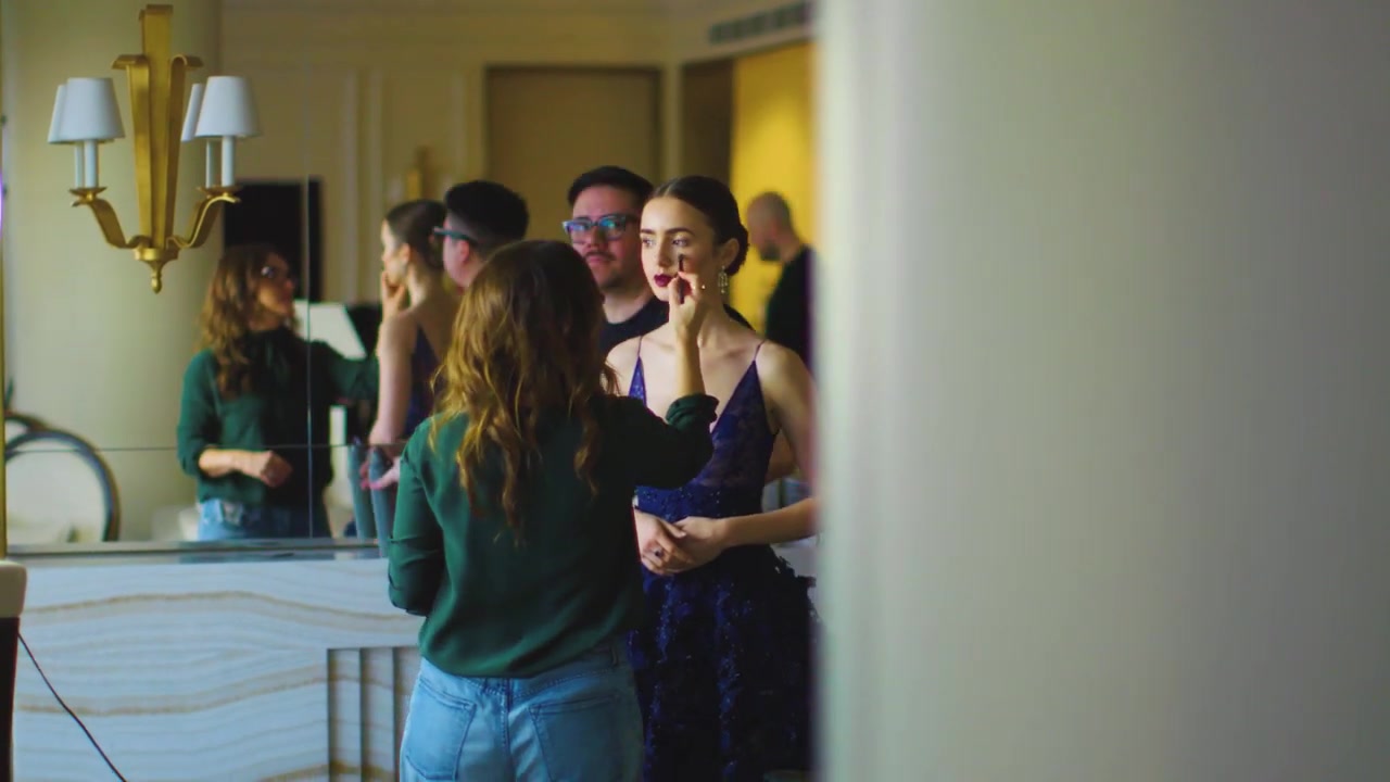 BONJOUR_LANCOME___Behind_the_scenes_with_Lily_Collins_056.jpg