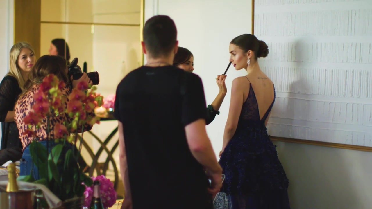BONJOUR_LANCOME___Behind_the_scenes_with_Lily_Collins_088.jpg