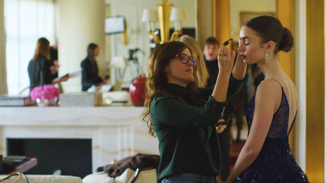 BONJOUR_LANCOME___Behind_the_scenes_with_Lily_Collins_096.jpg