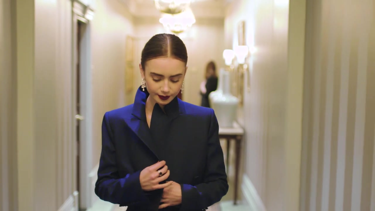 BONJOUR_LANCOME___Behind_the_scenes_with_Lily_Collins_113.jpg