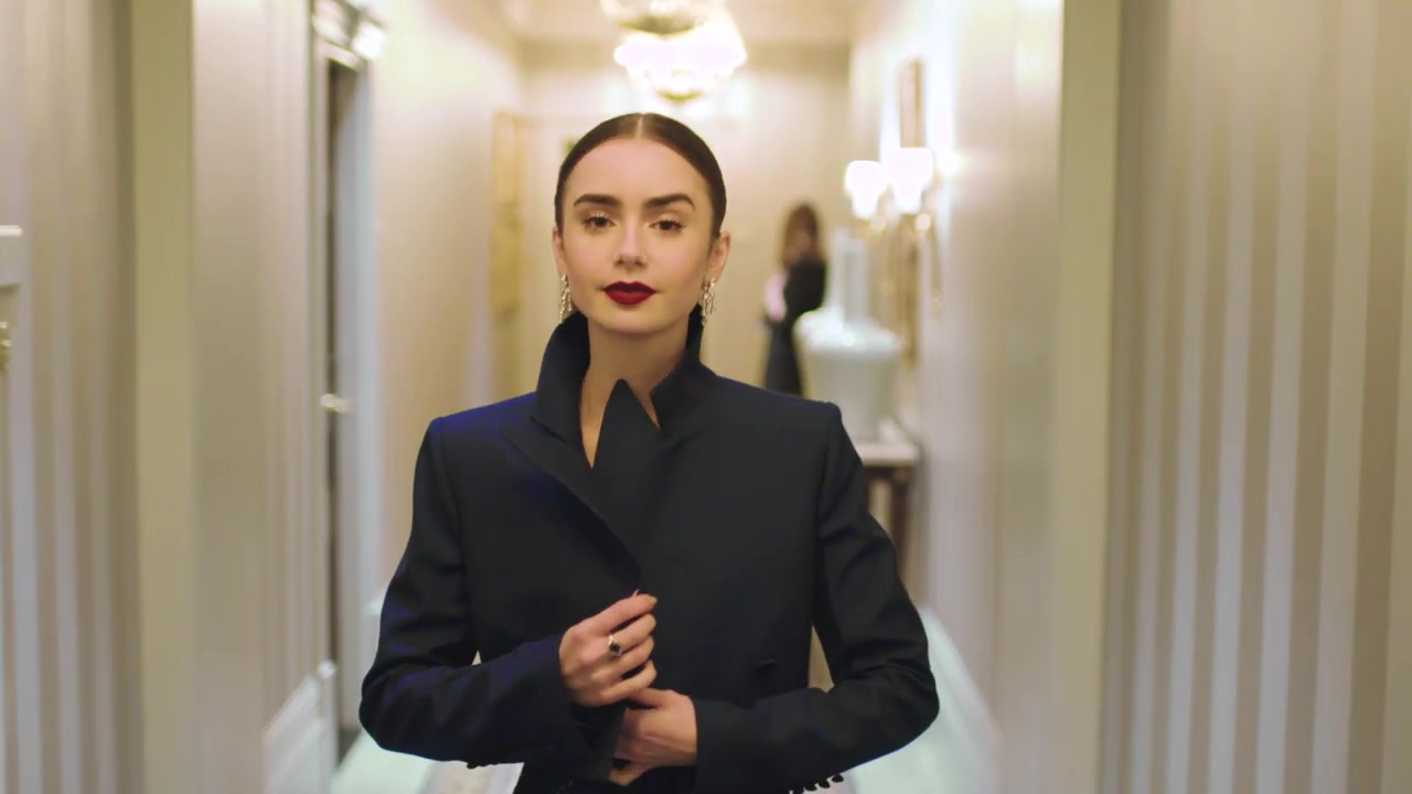 BONJOUR_LANCOME___Behind_the_scenes_with_Lily_Collins_116.jpg