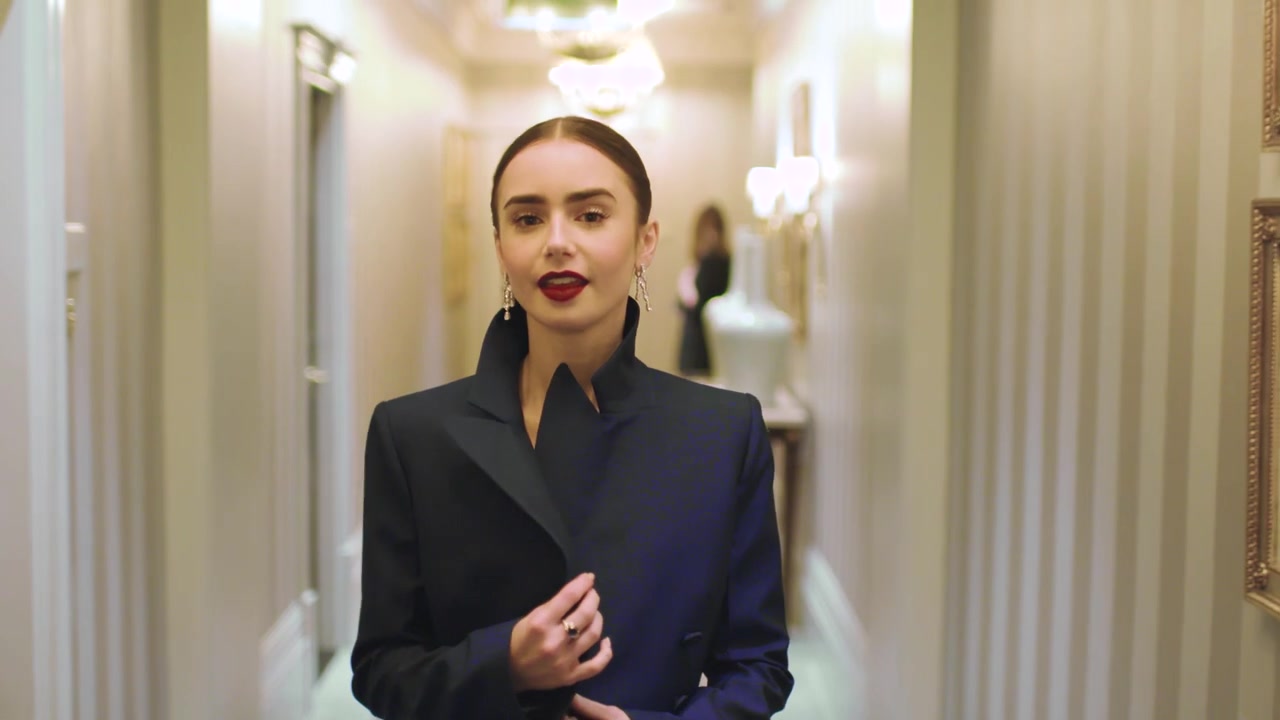 BONJOUR_LANCOME___Behind_the_scenes_with_Lily_Collins_120.jpg