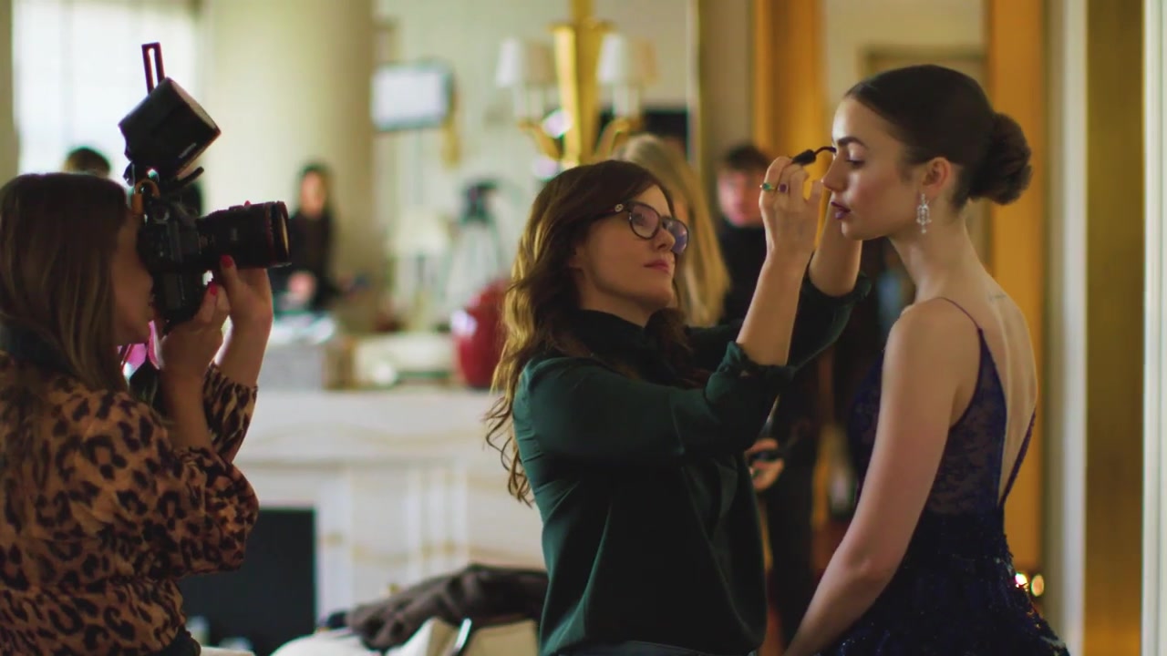 BONJOUR_LANCOME___Behind_the_scenes_with_Lily_Collins_130.jpg