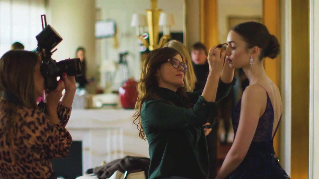 BONJOUR_LANCOME___Behind_the_scenes_with_Lily_Collins_133.jpg