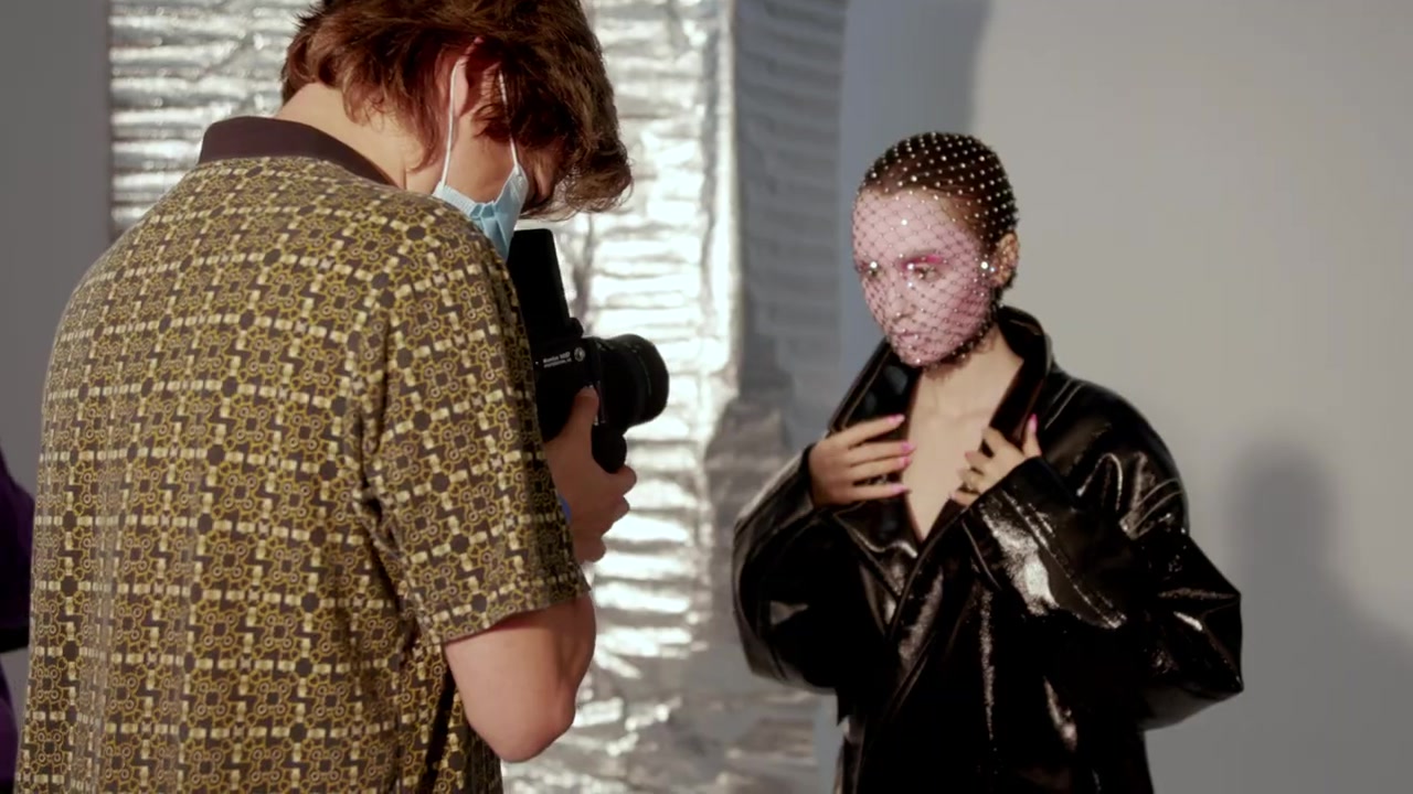 Lily_Collins__Glam_Team_Talk_About_the_Inspiration_Behind_Their_Looks___Byrdie_017.jpg
